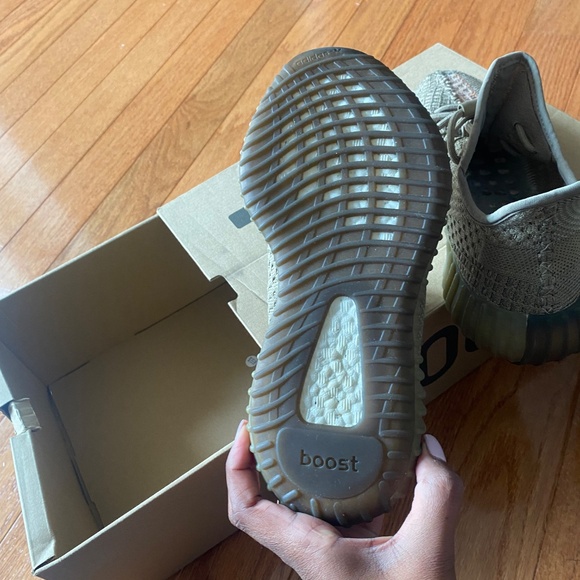 Yeezy 350 v2 sand taupe - Picture 6 of 6